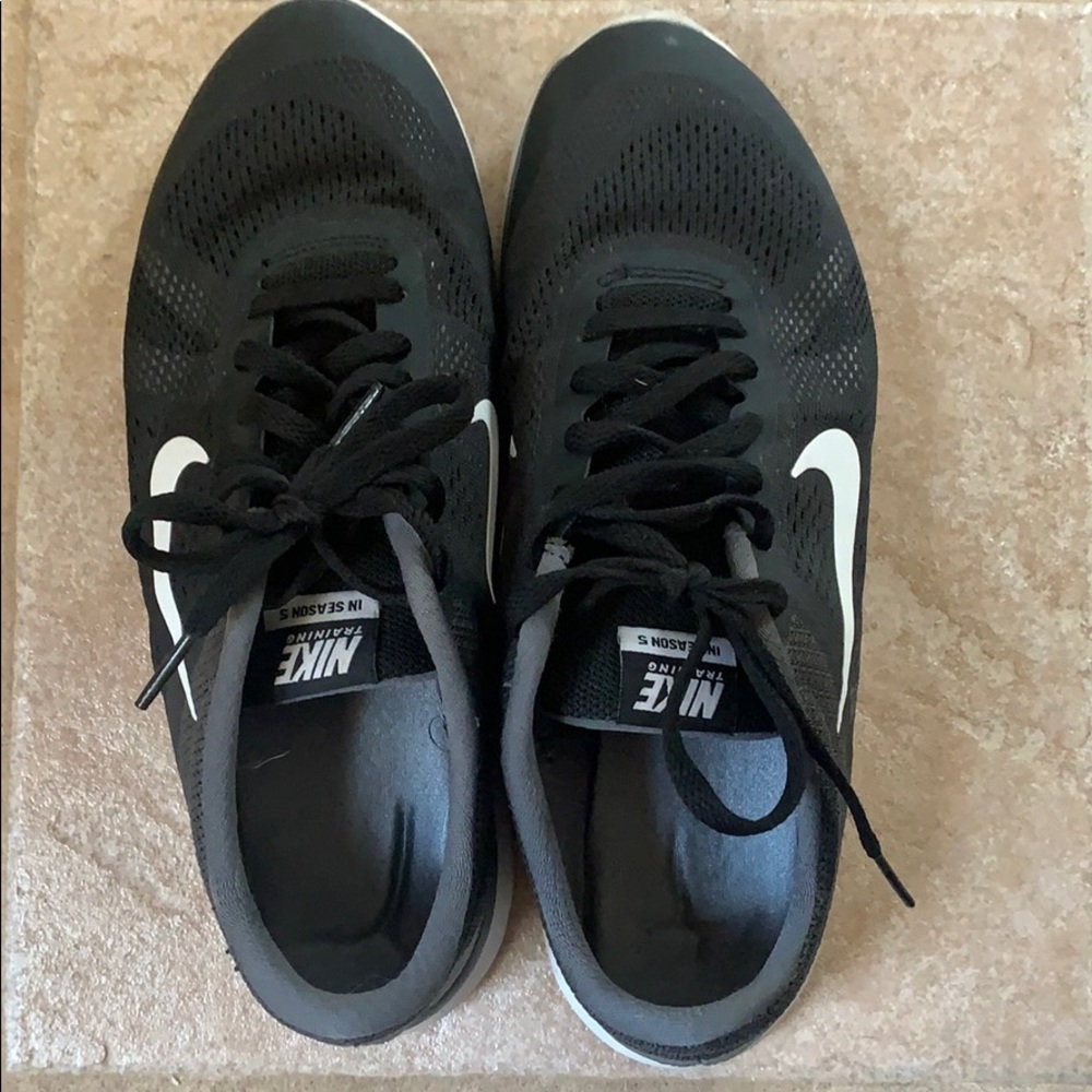 Black nike running shoes